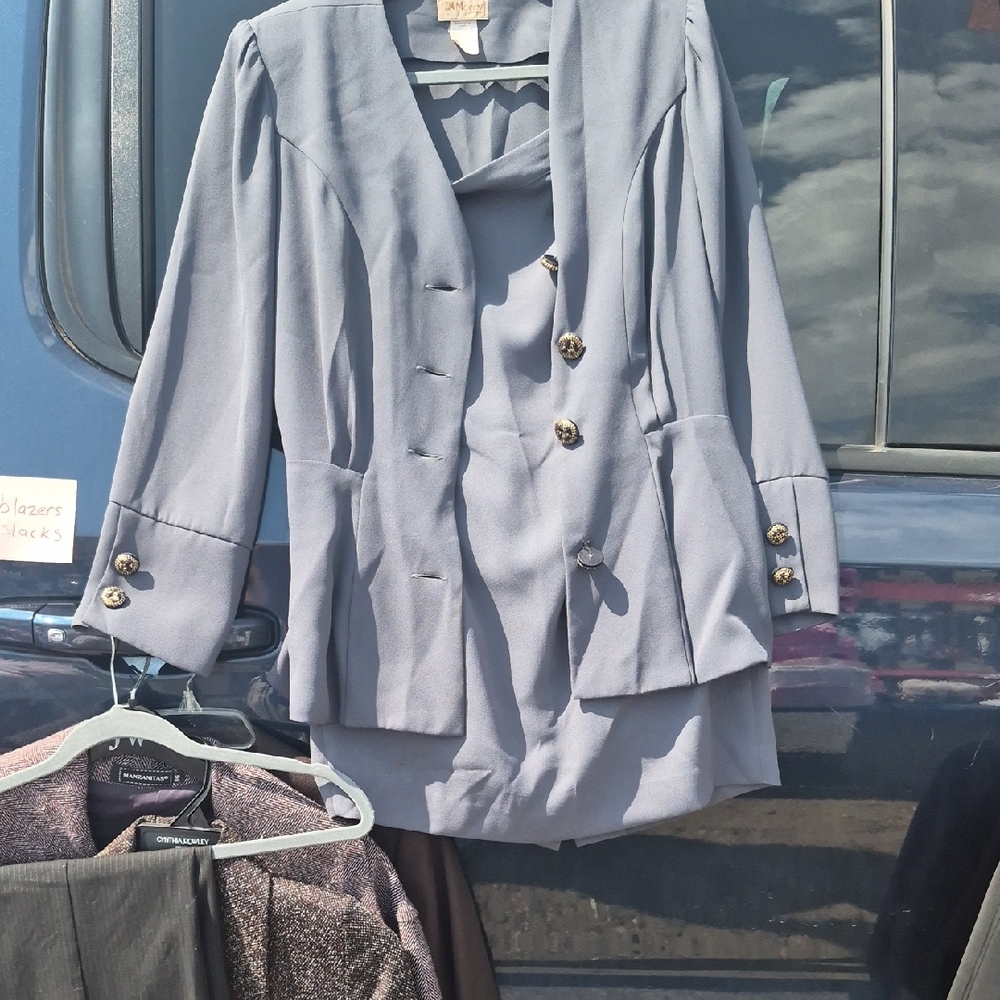Elegant Women's Light Gray Blazer Snd Skirt with Decorative Buttons